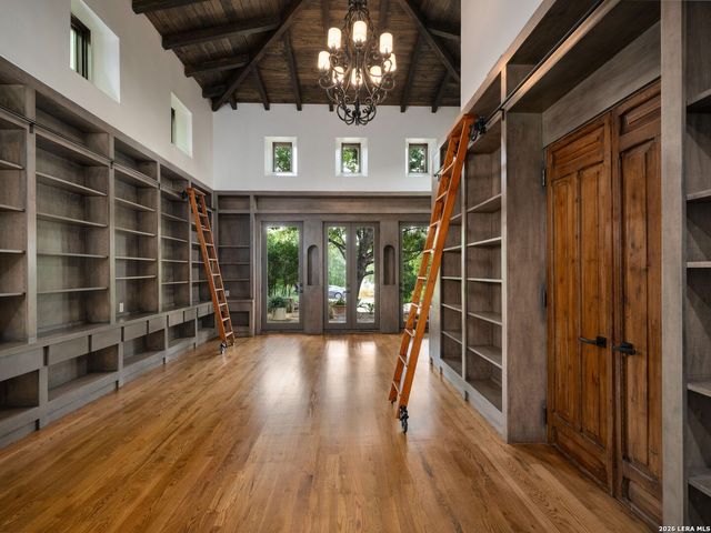 530 Geneseo Road, San Antonio, TX 78209