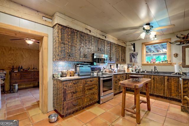 7118 Old 441 S, Lakemont, GA 30552