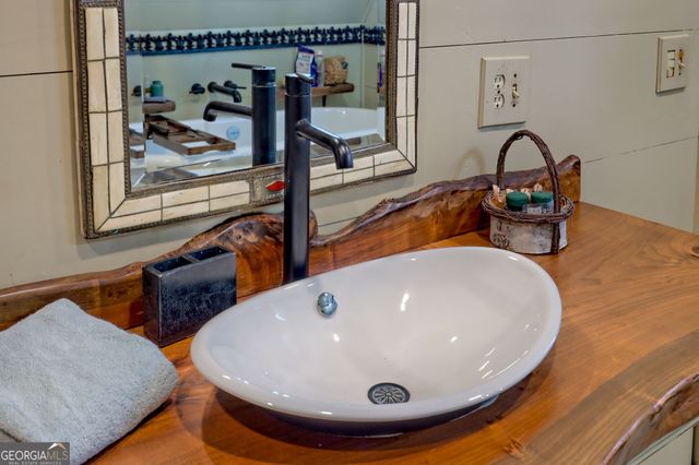 7118 Old 441 S, Lakemont, GA 30552