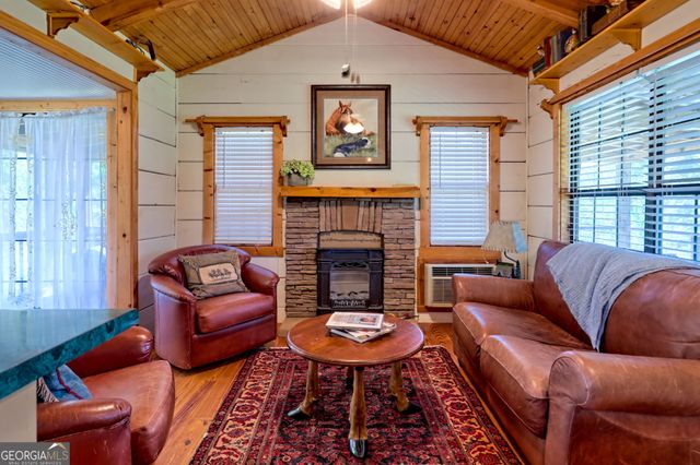 7118 Old 441 S, Lakemont, GA 30552