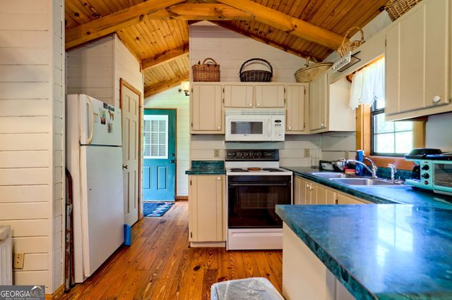 7118 Old 441 S, Lakemont, GA 30552