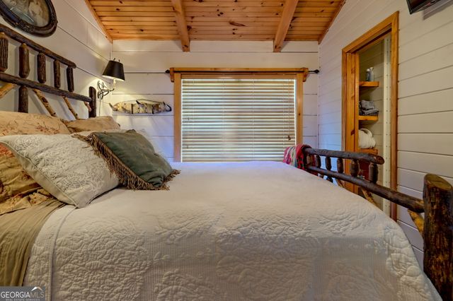 7118 Old 441 S, Lakemont, GA 30552