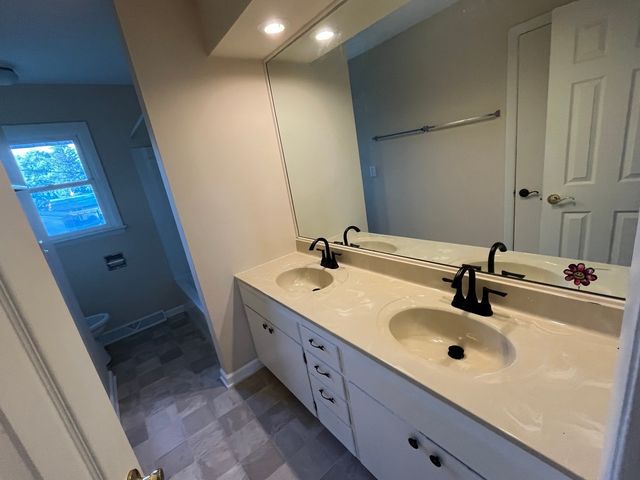 2020 Exeter Avenue, Loves Park, IL 61111