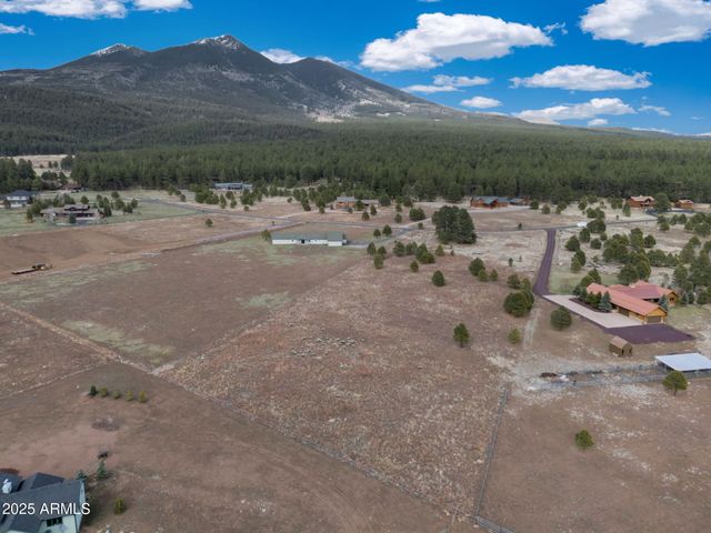 9025 N Snowbowl Ranch Road 5, Flagstaff, AZ 86001