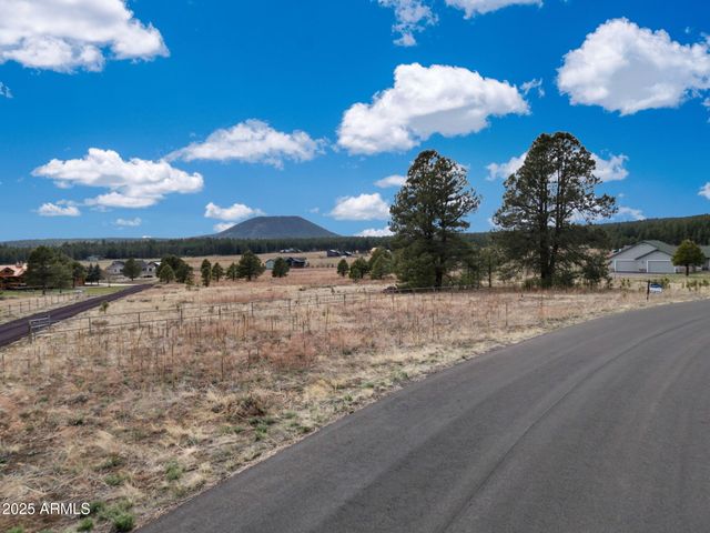 9025 N Snowbowl Ranch Road 5, Flagstaff, AZ 86001