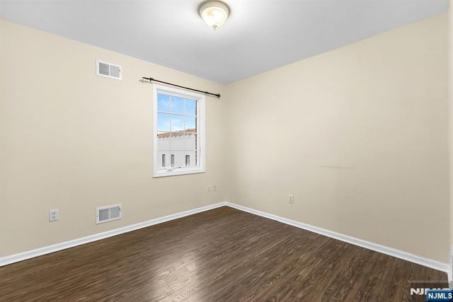 12 Liberty Court, Secaucus, NJ 07094