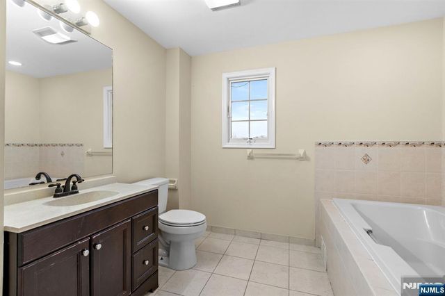 12 Liberty Court, Secaucus, NJ 07094