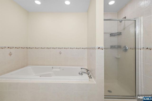 12 Liberty Court, Secaucus, NJ 07094