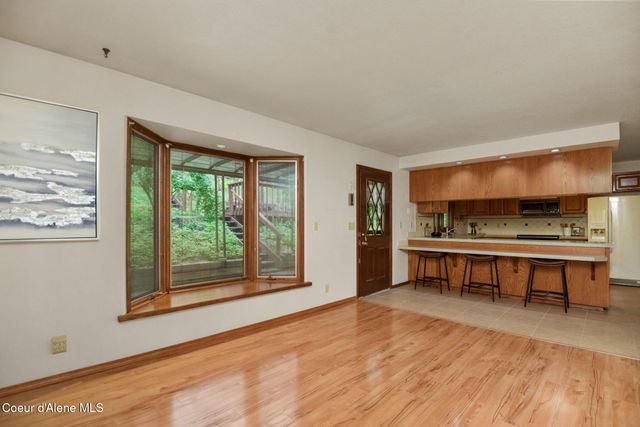 694 S SIGNAL POINT RD, Post Falls, ID 83854