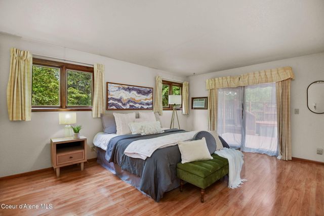 694 S SIGNAL POINT RD, Post Falls, ID 83854