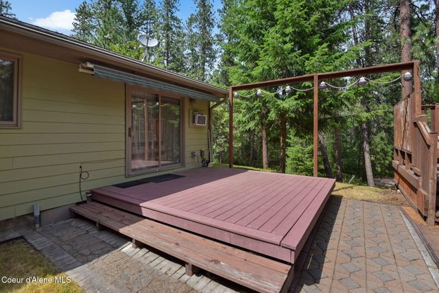 694 S SIGNAL POINT RD, Post Falls, ID 83854