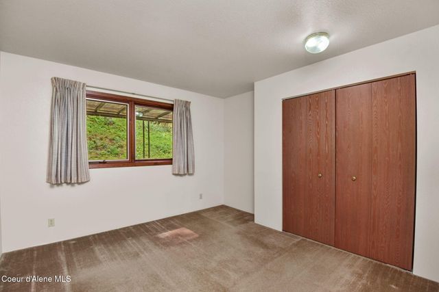 694 S SIGNAL POINT RD, Post Falls, ID 83854