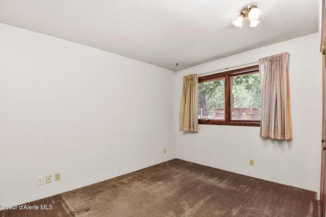 694 S SIGNAL POINT RD, Post Falls, ID 83854