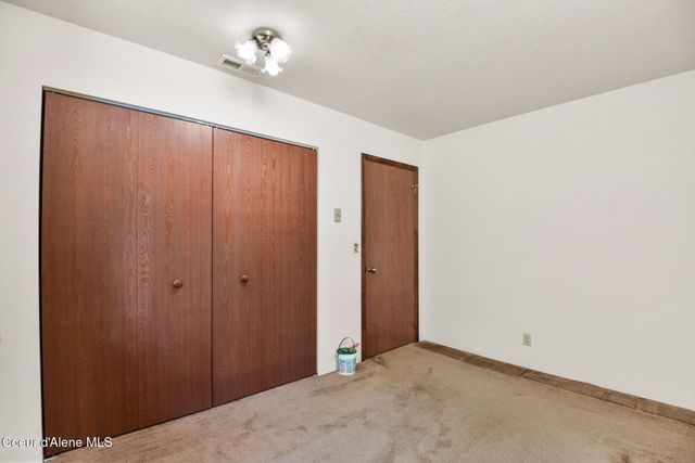 694 S SIGNAL POINT RD, Post Falls, ID 83854