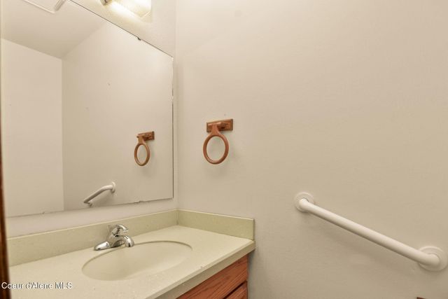 694 S SIGNAL POINT RD, Post Falls, ID 83854