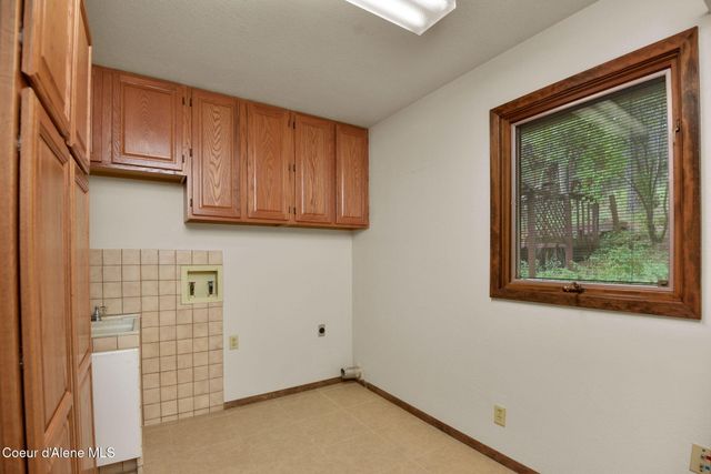 694 S SIGNAL POINT RD, Post Falls, ID 83854