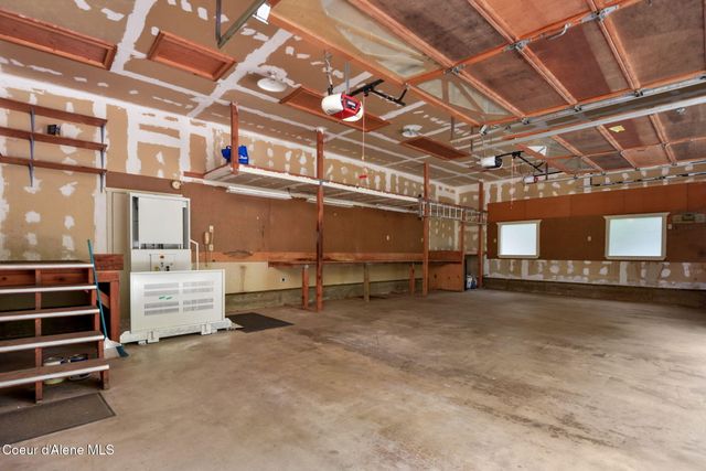694 S SIGNAL POINT RD, Post Falls, ID 83854