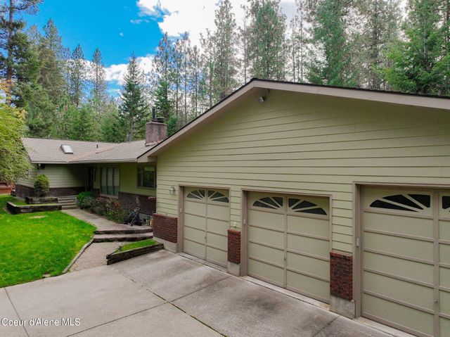 694 S SIGNAL POINT RD, Post Falls, ID 83854