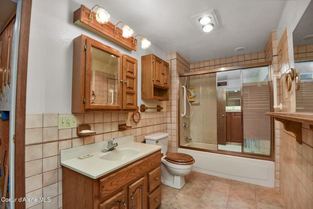 694 S SIGNAL POINT RD, Post Falls, ID 83854