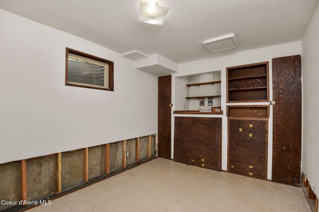 694 S SIGNAL POINT RD, Post Falls, ID 83854