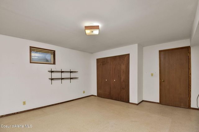 694 S SIGNAL POINT RD, Post Falls, ID 83854