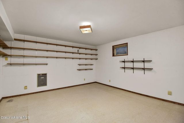 694 S SIGNAL POINT RD, Post Falls, ID 83854
