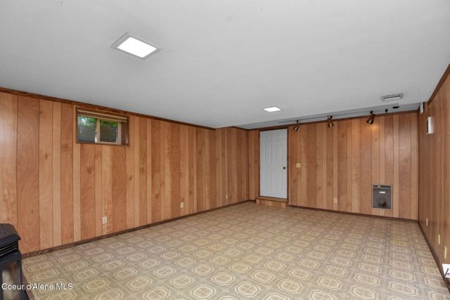 694 S SIGNAL POINT RD, Post Falls, ID 83854