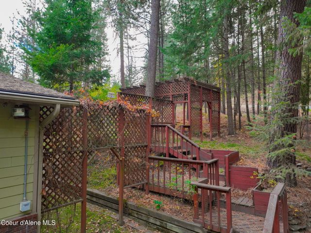 694 S SIGNAL POINT RD, Post Falls, ID 83854