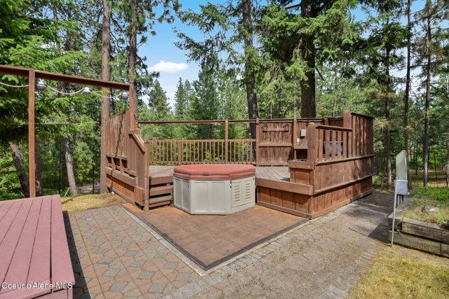 694 S SIGNAL POINT RD, Post Falls, ID 83854