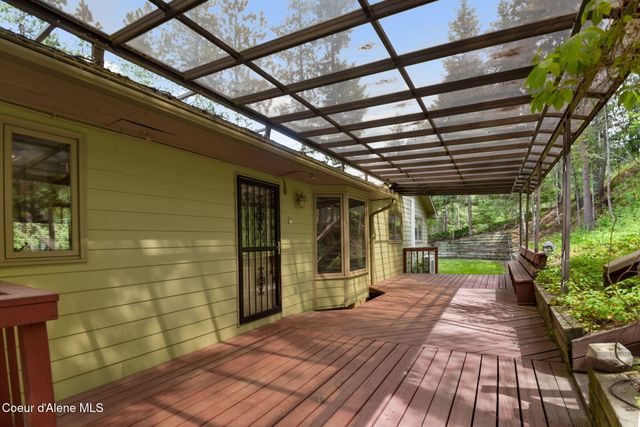 694 S SIGNAL POINT RD, Post Falls, ID 83854