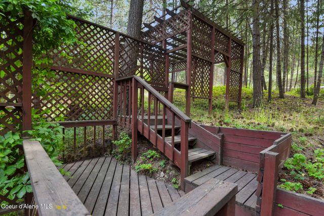 694 S SIGNAL POINT RD, Post Falls, ID 83854