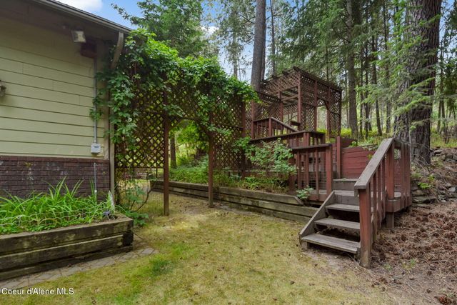 694 S SIGNAL POINT RD, Post Falls, ID 83854