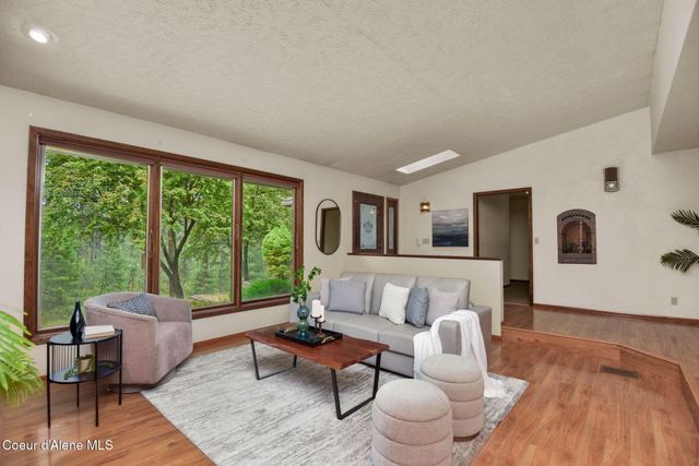 694 S SIGNAL POINT RD, Post Falls, ID 83854