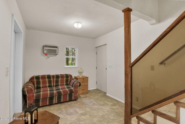 694 S SIGNAL POINT RD, Post Falls, ID 83854