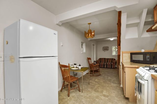 694 S SIGNAL POINT RD, Post Falls, ID 83854