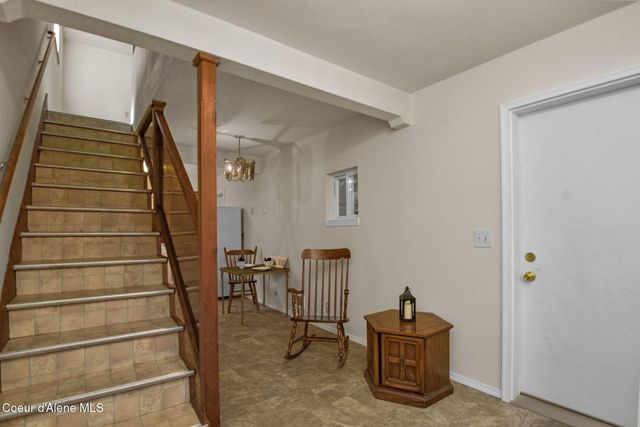 694 S SIGNAL POINT RD, Post Falls, ID 83854