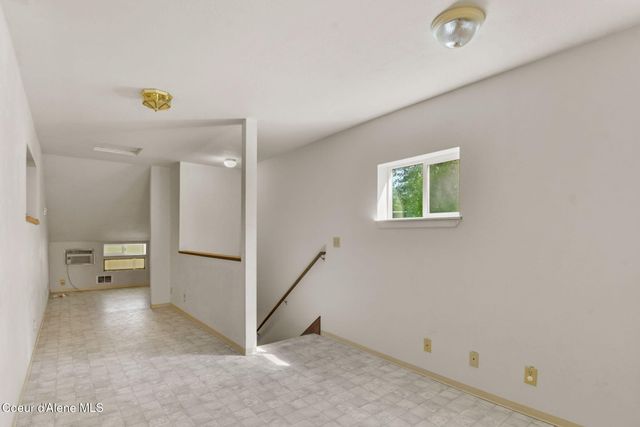 694 S SIGNAL POINT RD, Post Falls, ID 83854