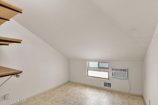 694 S SIGNAL POINT RD, Post Falls, ID 83854