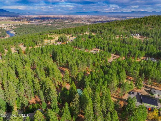 694 S SIGNAL POINT RD, Post Falls, ID 83854