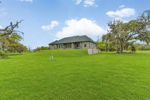 250 Pony Trail, Angleton, TX 77515