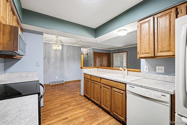 33524 Meldrum Street, New Baltimore, MI 48047