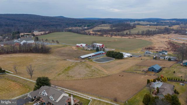 76 S BRICK LN, Elverson, PA 19520