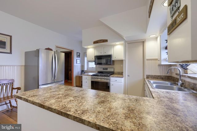 76 S BRICK LN, Elverson, PA 19520