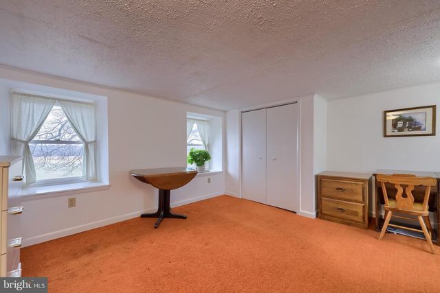 76 S BRICK LN, Elverson, PA 19520