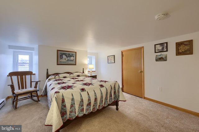 76 S BRICK LN, Elverson, PA 19520