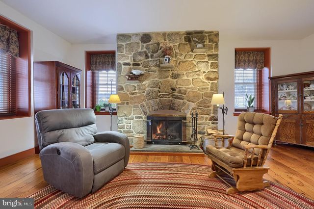 76 S BRICK LN, Elverson, PA 19520