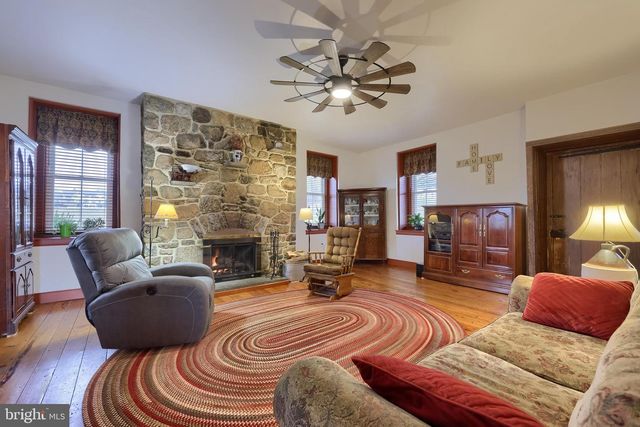 76 S BRICK LN, Elverson, PA 19520