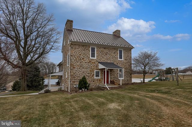 76 S BRICK LN, Elverson, PA 19520