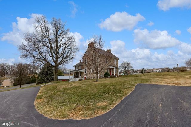 76 S BRICK LN, Elverson, PA 19520