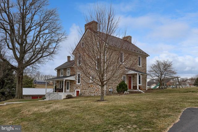 76 S BRICK LN, Elverson, PA 19520